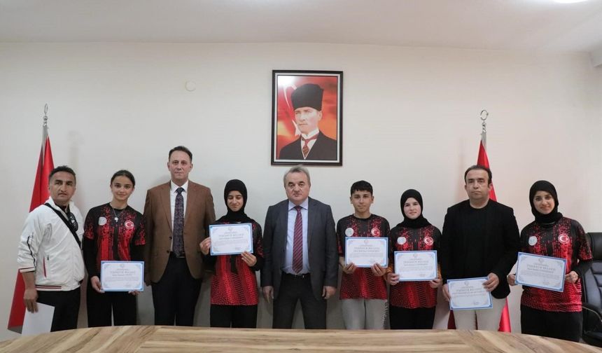 Bilecik'te sporculara başarı belgesi verildi