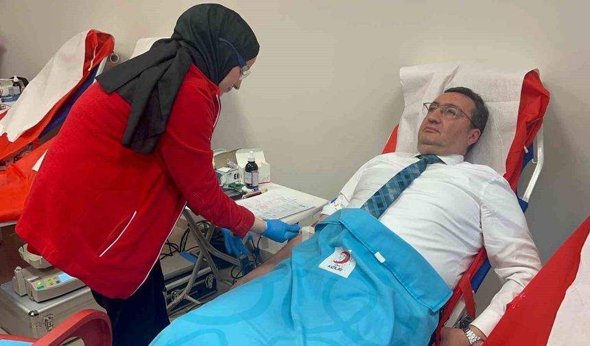 Bölge Adliye Mahkemesi'nde kan bağışında bulunan adliye personeline plaket verildi