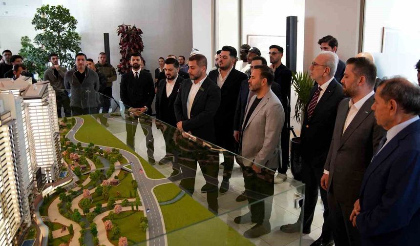 Galatasaray Yönetim Kurulu, teknik heyet ve futbolcular, RAMS Park House Maslak Satış Ofisi'ni ziyaret etti