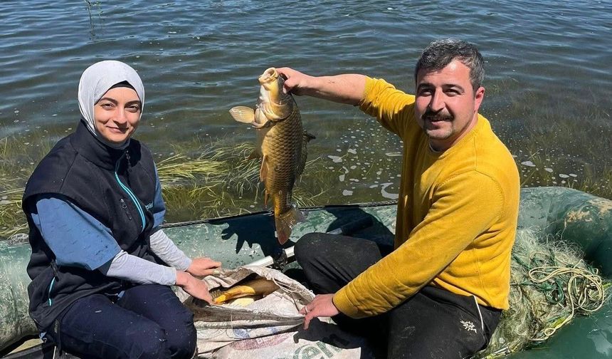 Gölette kaçak avcılığa geçit yok: Yasa dışı ağ imha edildi