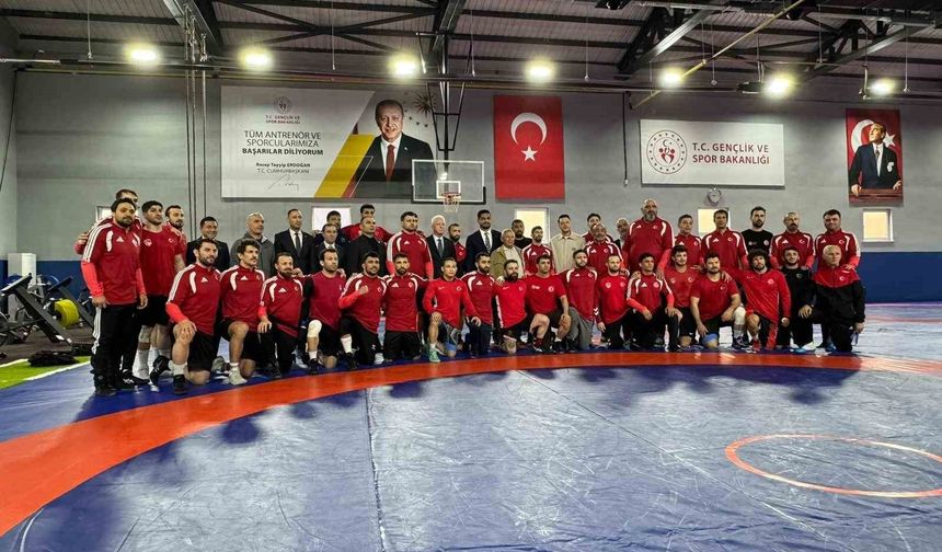 İstanbul Vali Davut Gül, milli güreşçileri ziyaret etti