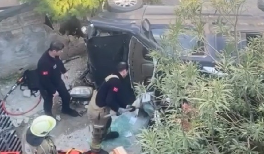 Bursa'da kaza yapan araç merdivenlerden yuvarlandı: 1 yaralı