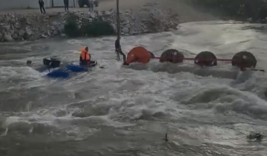Kocasu Deresi’nde Can Pazarı! Traktör Akıntıya Direnemedi