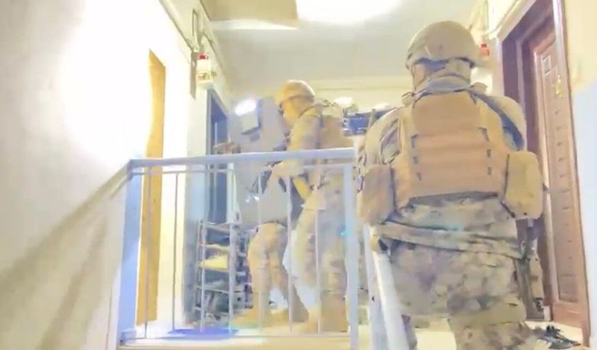 Bursa'da iş insanlarına zorla çek imzalattıran şebekeye Organize Polisi'nden darbe