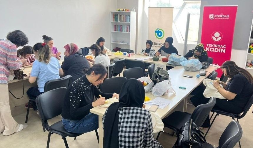 Kadınlar bu merkezde hem öğreniyor hem üretiyor