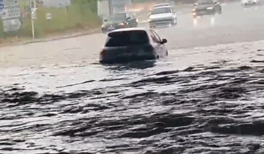 Tekirdağ'da 10 dakikalık sağanak hayatı felç etti