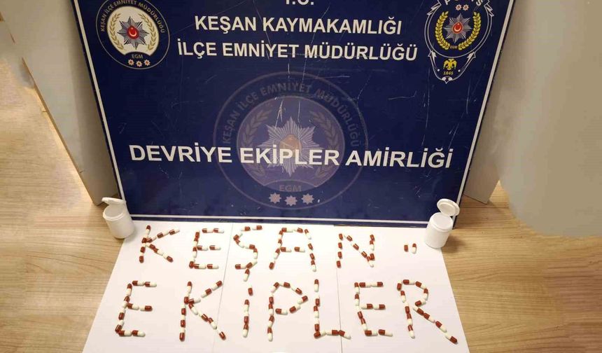 Keşan'da polisin arama yaptığı evde 120 adet sentetik ecza ele geçirildi