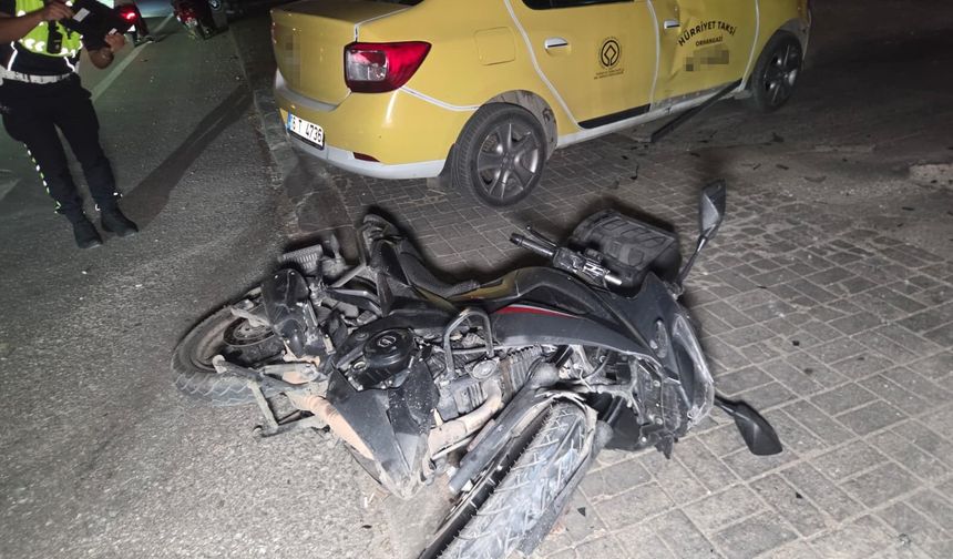 Bursa Orhangazi'de motosiklet otomobile çarptı: Sürücü yoğun bakımda