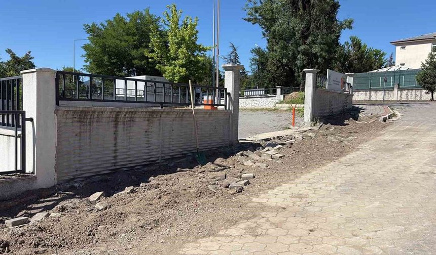 Belediye Başkanının Tapu Müdürlüğünde tartıştıktan sonra gelen kepçeler 'planlı çalışma' olarak açıklandı