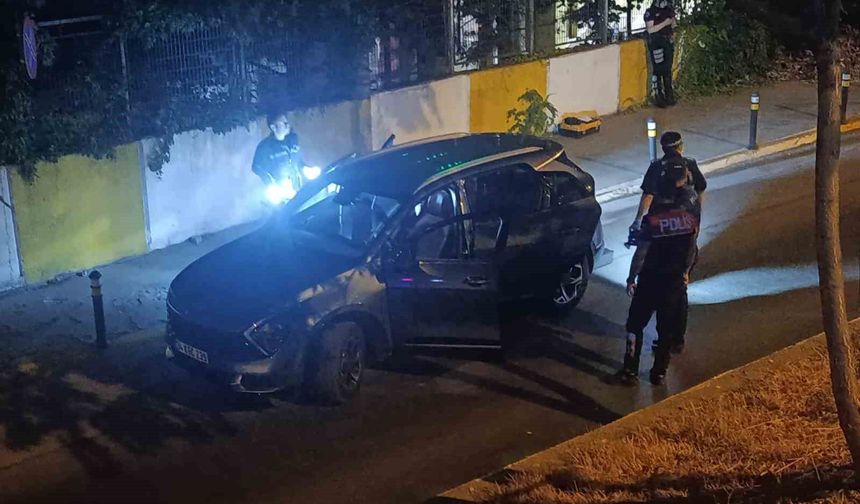 Beylikdüzü'nde 'dur' ihtarına uymayan 2 kişi yakalandı
