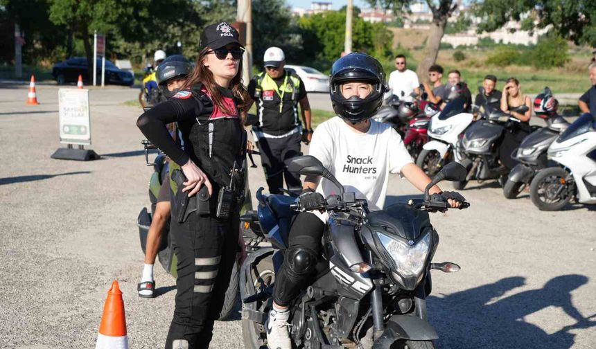 Edirne'de motosiklet sürücülerine ceza yerine güvenli sürüş eğitimi