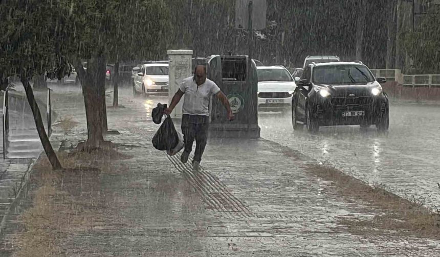 Edirne'de sağanak yağış etkili oldu