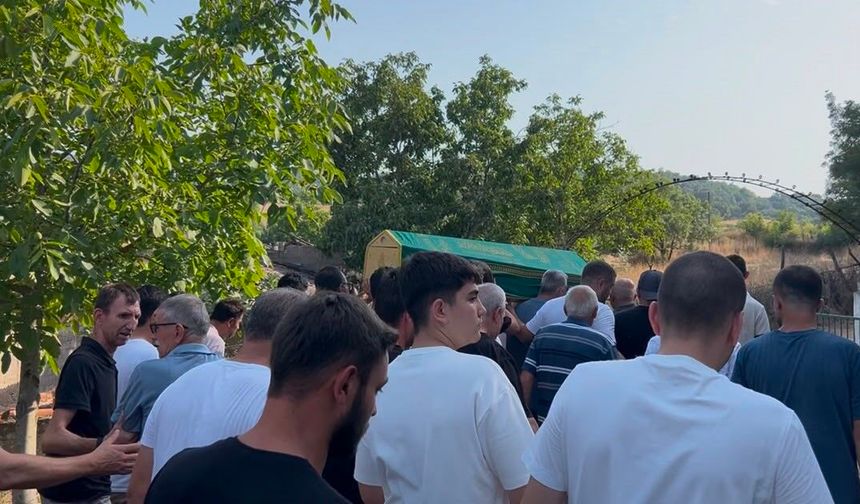 Esenyurt'ta 16. kattan düşen genç, Biga'da son yolculuğuna uğurlandı