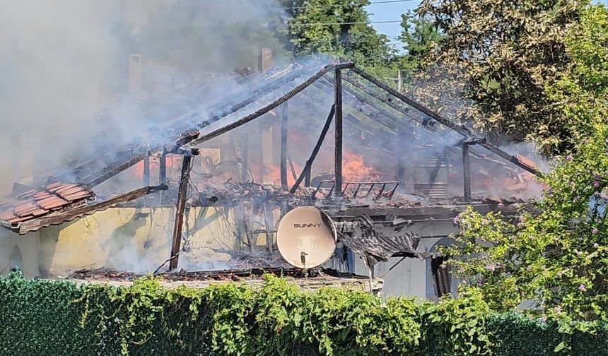 Kullanılmayan müstakil evde çıkan yangın paniğe neden oldu