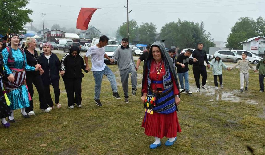Sis, yağmur, çamur dinlemediler, 116 yıllık geleneği yaşattılar