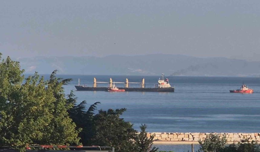 Tekirdağ açıklarında 4 gün önce karaya oturan çeltik yüklü gemi kurtarıldı