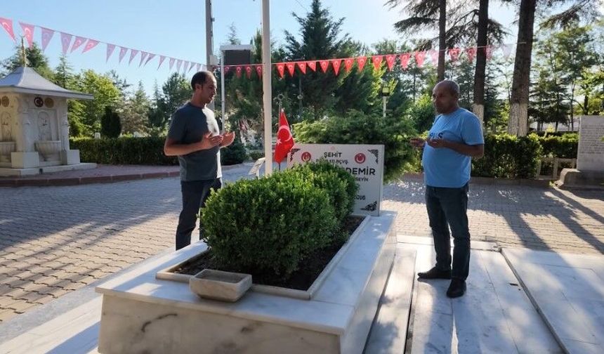 Türkiye’nin dört bir yanından şehit Ömer Halisdemir’in kabrine ziyaret
