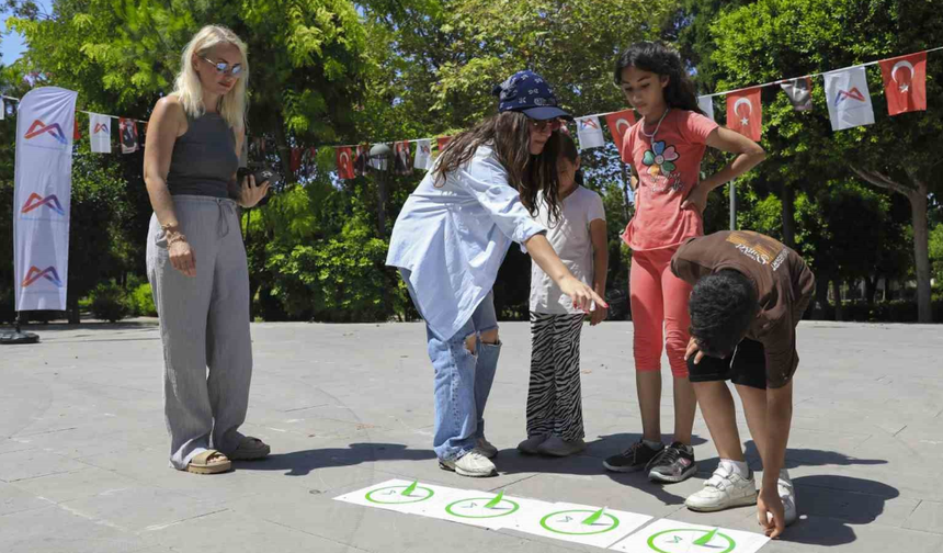 Mersin’de çocuklar teleskopla Güneş’i gözlemledi