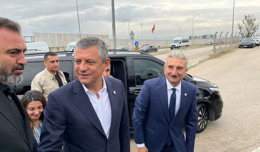 Özgür Özel ve Yeni Parti heyeti Mustafa Bozbey’i cezaevinde ziyaret etti