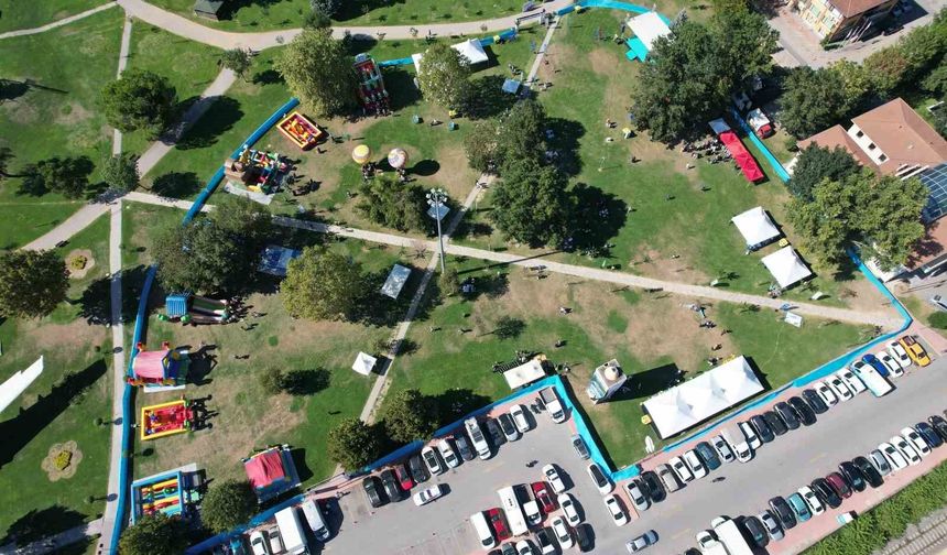 Sakarya'da 'Yaza Veda Şenliği' renkli görüntülere sahne oldu