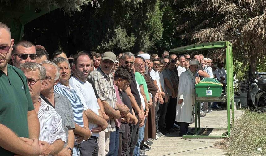 Sığ suya atlayarak hayatını kaybeden 3 çocuk babası son yolculuğuna uğurlandı