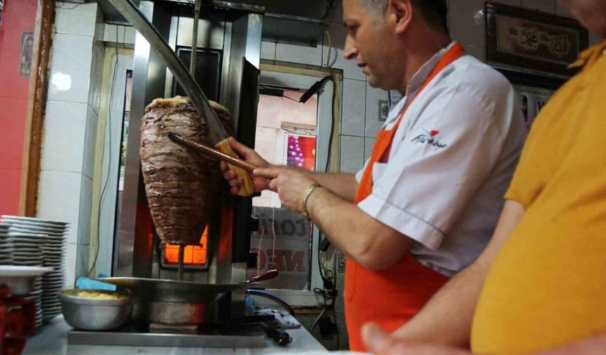 Bakan Yumaklı açıkladı: Sucuk, pastırma ve dönerde kurallar değişiyor