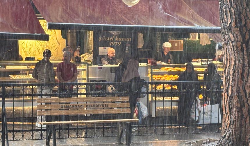Bursa’da sağanak başladı fırtına uyarısı geldi: Rüzgar 80 kilometreye ulaşacak