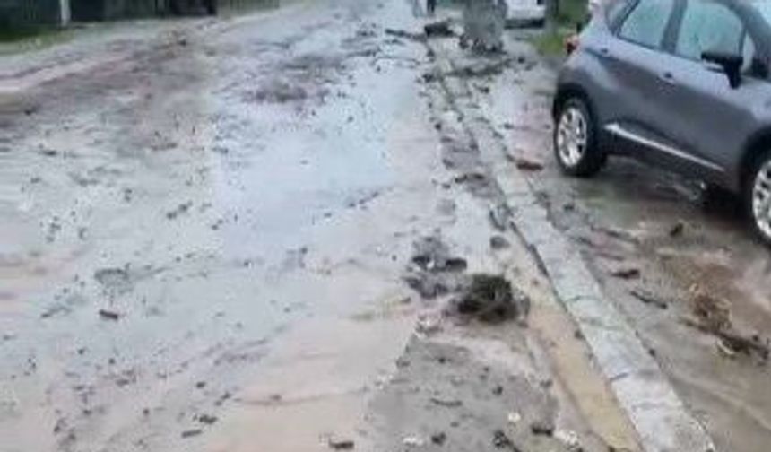 İhbar üzerine ekipler bölgeye döküldü! Bursa’nın o ilçesinde sular sokaklara taştı