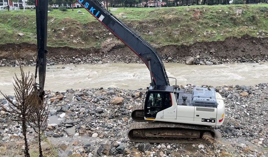 Bursa'da toprak kayması sonrası suyun akış yönü değişti, ekipler müdahale etti!