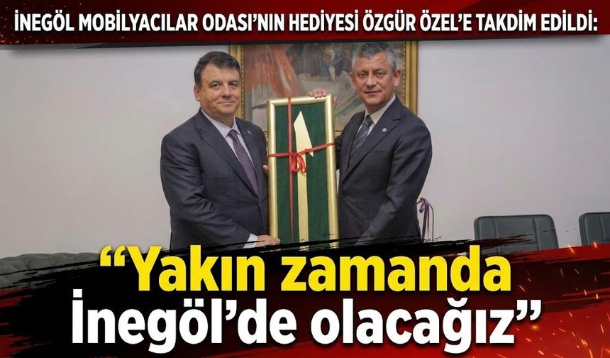 İnegöl Mobilyacılar Odası’nın hediyesi Özgür Özel’e takdim edildi: "Yakın zamanda İnegöl’de olacağız"