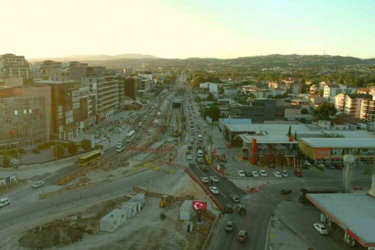 1641074-bursa-da-gecit-bolgesinde-trafik-cift-yonlu-acildi-64ff4af6dd139