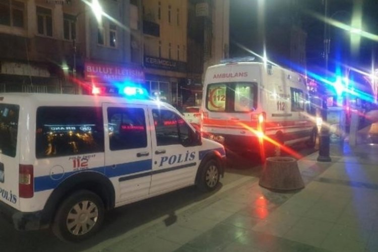 1645810-aksaray-da-esnaflar-arasinda-cikan-kavgada-bicaklar-konustu-4-yarali-6518fe2e60a29