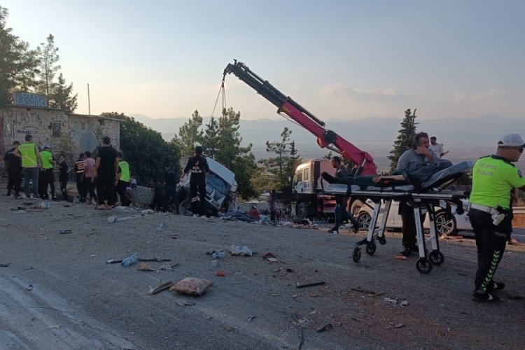 1647523-gaziantep-te-katliam-gibi-kaza-5-olu-5-i-agir-17-yarali-652019cdd8aa0