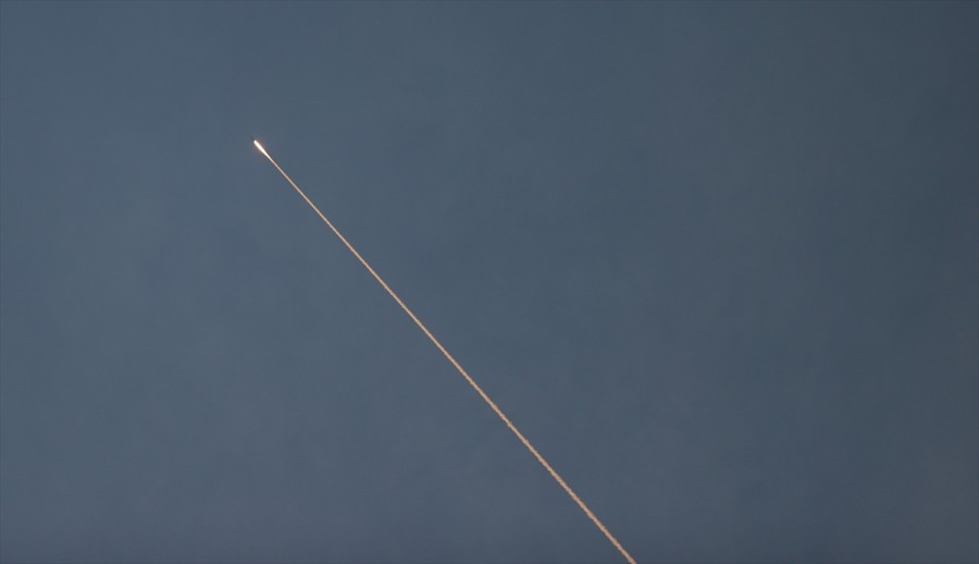 aa-20231007-32330560-32330535-abluka-altindaki-gazzeden-israile-roketler-firlatildi-6520eb9d60fb7