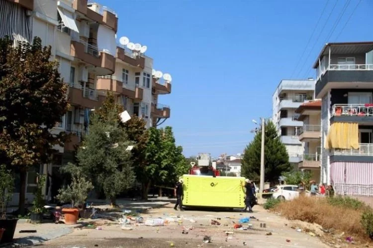 sinir-krizi-geciren-kadin-ortaligi-savas-alanina-cevirdi-tam-3-saat-ugrastilar-1696608141-311-x750