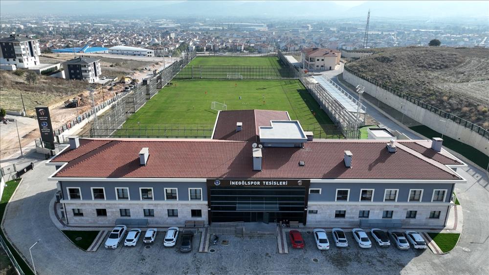 12443 Inegolspor Un Modern Tesisleri Torenle Acildi 891F129F 8E00 4246 B9Ae Dc34Fc962266