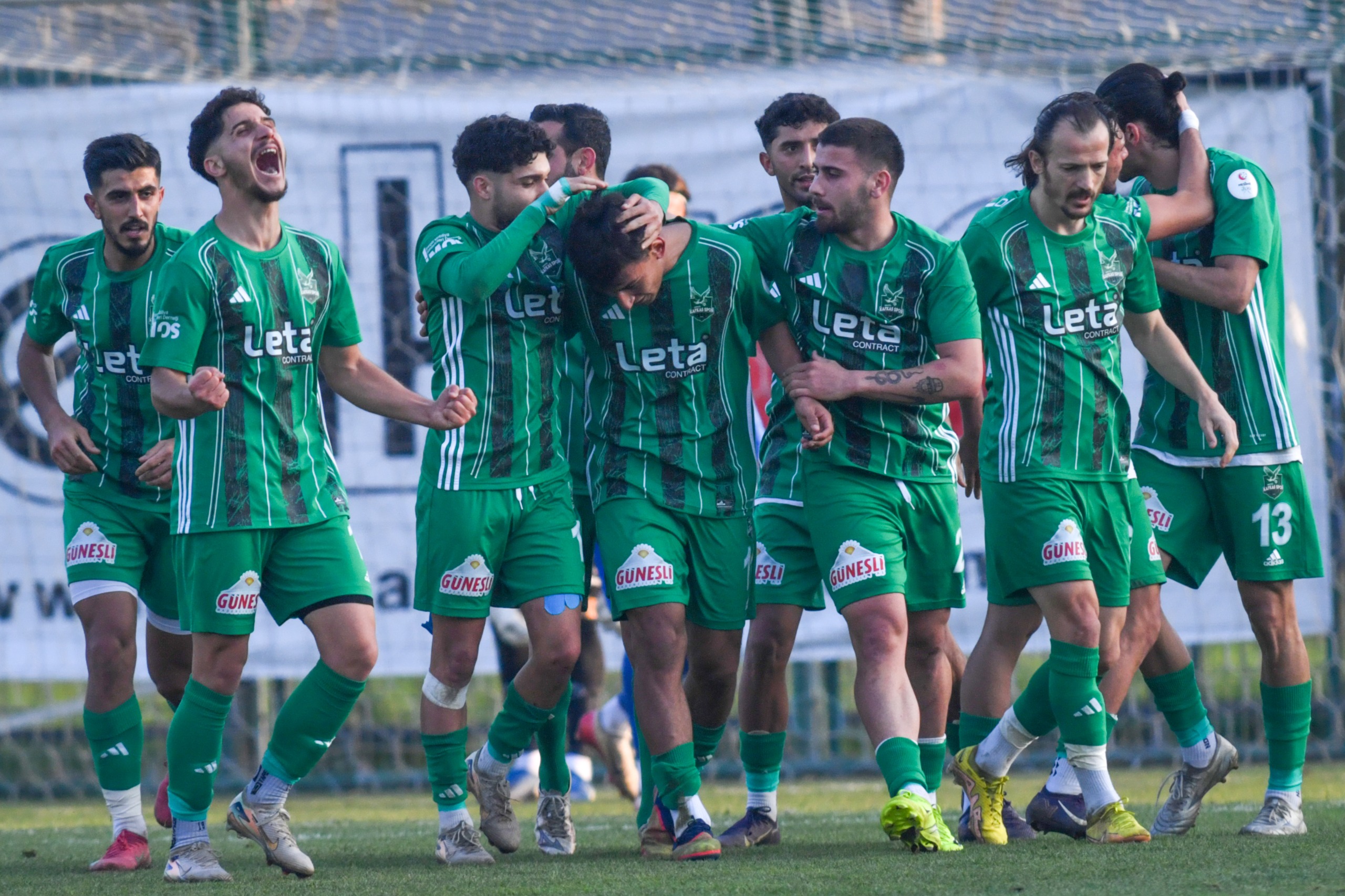 32988F5D 6Fe1 4183 980B 82208F7Fe1Fc