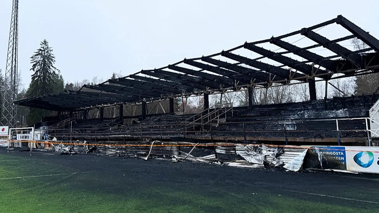 Kulup Kume Dustu Cocuk Taraftarlar Stadyumu Atese Verdi 1754852 202512112001 Specific 1 20251211200149