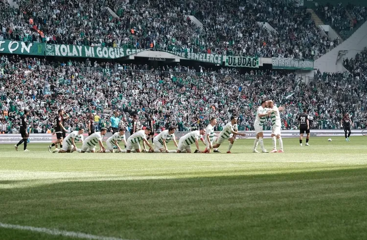 Sampiyonluga Timsah Yuruyusu 1743948236 785 Large 750X491