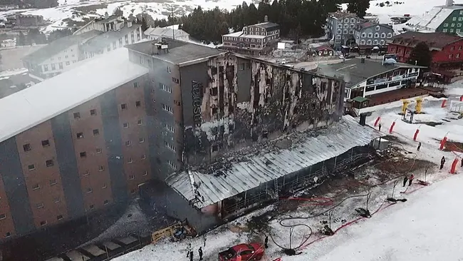 0X0 Bursa Uludagdaki Kervansaray Otelde Yangin Can Kaybi Yukseldi Milli Kayakci Berkin Ustadan Aci Haber Geldi 1743056038092