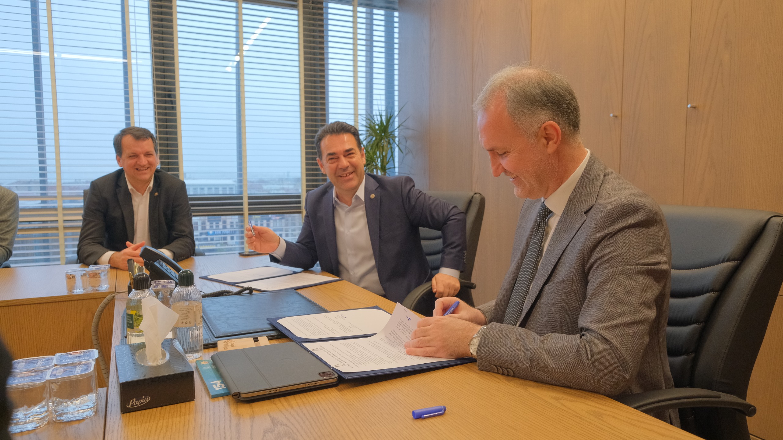 454A2A60 75D5 456F Af39 87E14F3073E6-1