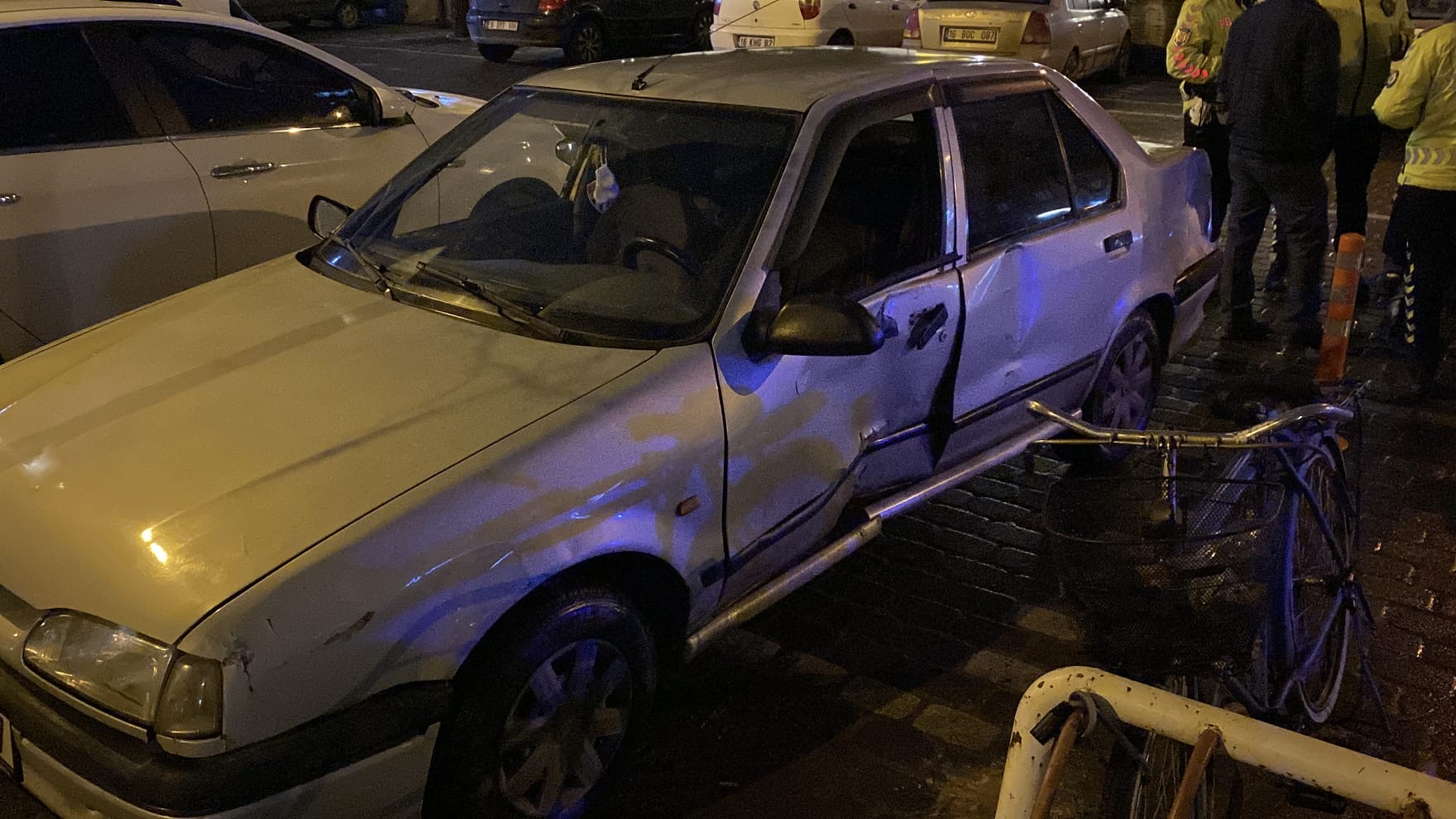 94B0B12D E890 42A2 8905 A47512F7Bede