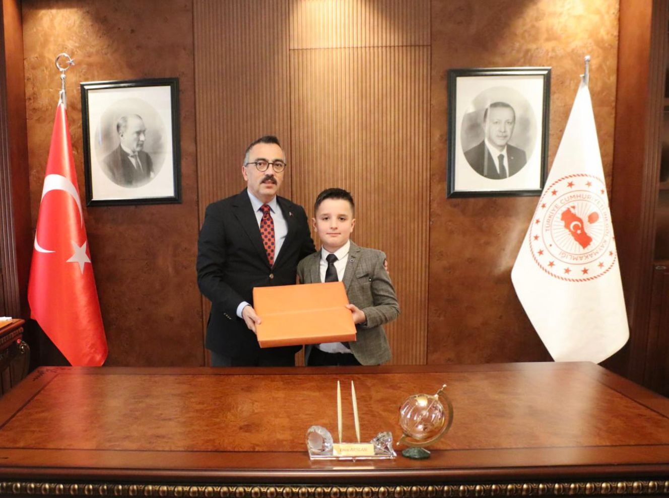 4C05C88E 8Ef4 46Ec B979 6C57A99D71F3