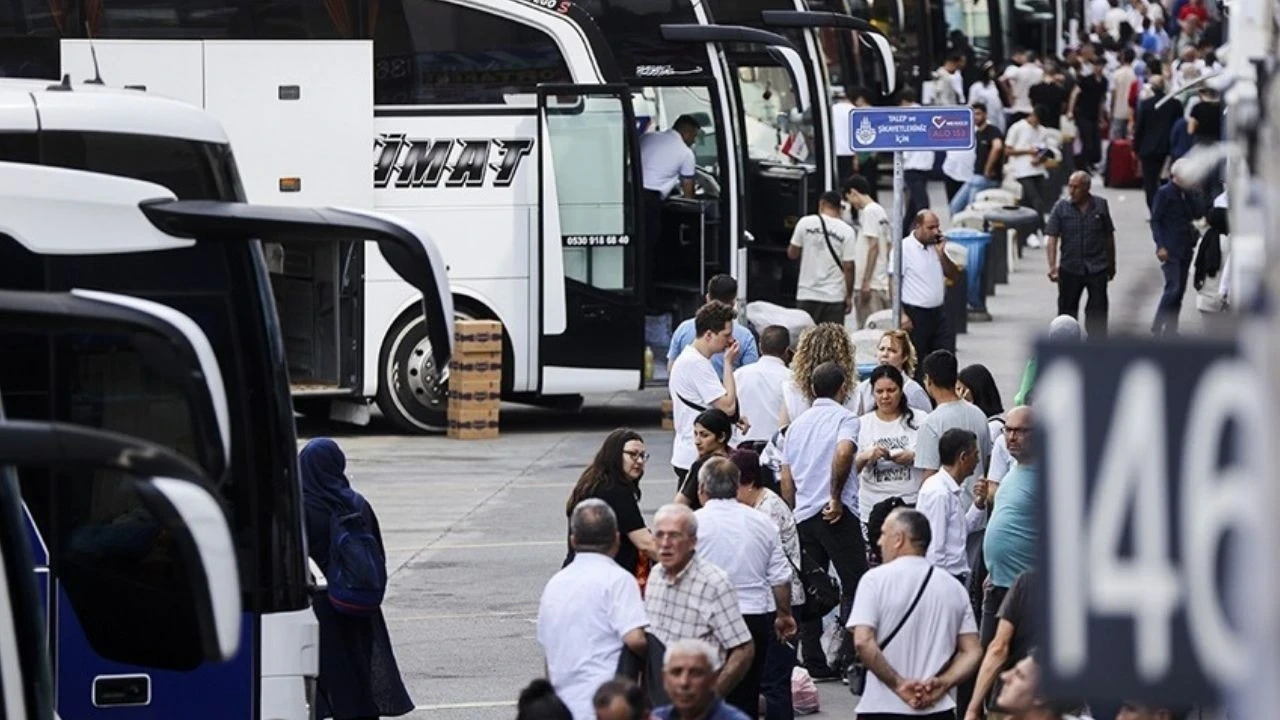 Bayramda Sehir Disina Cikacaklara Uyari Otobus Biletini Erken Alin 88B5 Cover