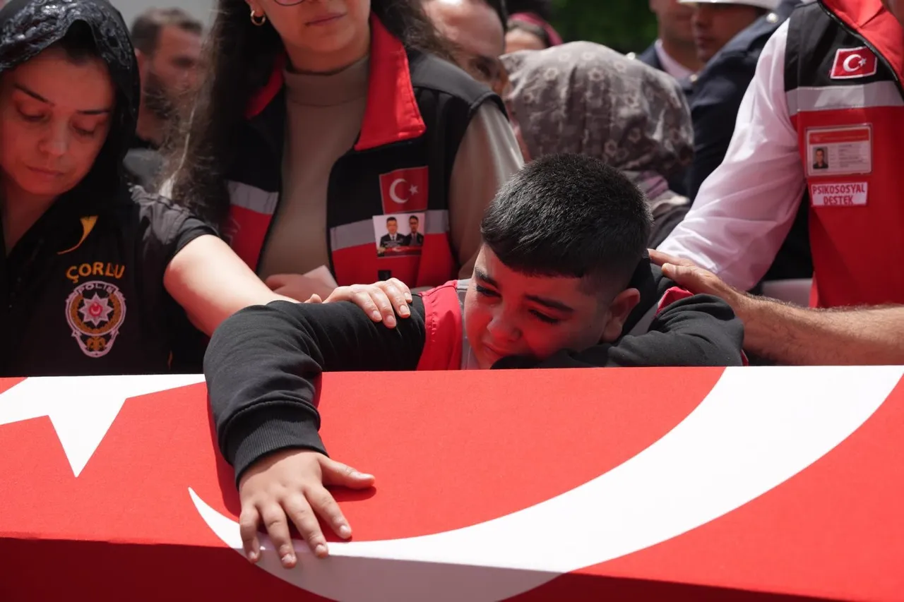Gozyaslari Turkiyeyi Aglatti Sehit Polisin Oglundan Yurek Daglayan Veda 1791361 202605181327 20260518132757 4