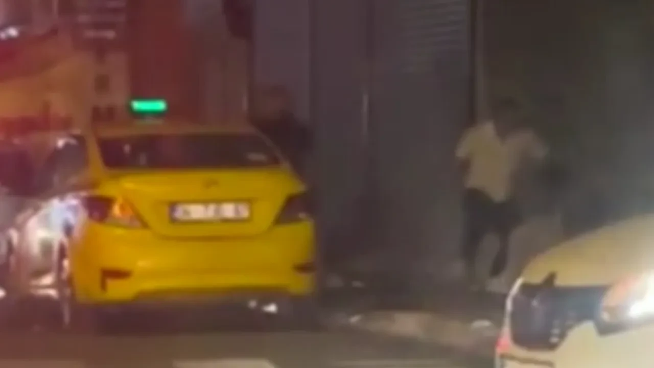 Sokak Ortasinda Tekmeli Sopali Kavga Kamerada 3338550