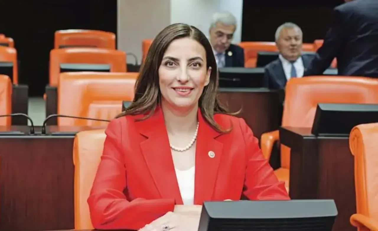 Tbmm Tarihinde Bir Ilk Yasandi Gorevdeki Iki Milletvekili Evlendi 3343667 202606241510 2