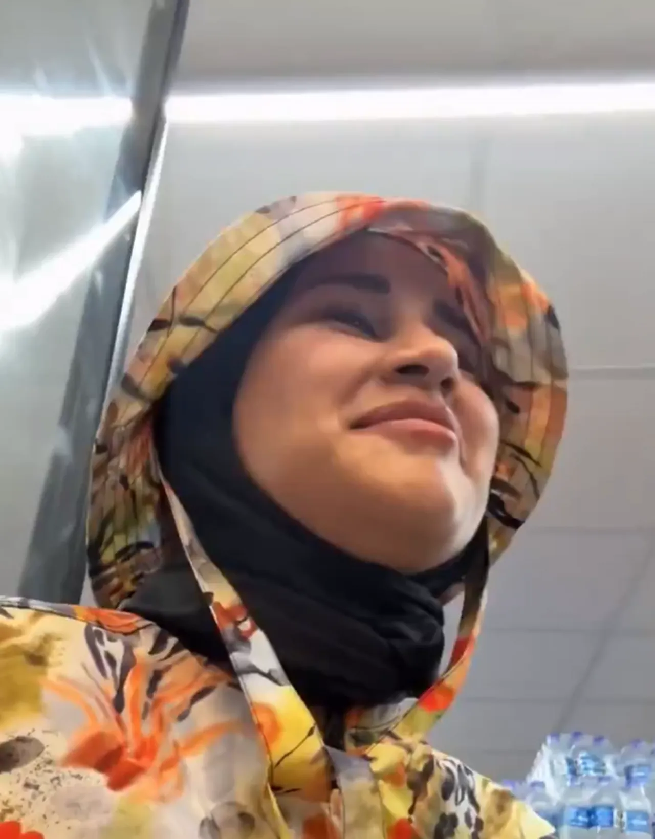 Tesetturlu Kadina Kiyafetinden Dolayi Cirkin Sozler Hava Simsicak Iyice Kapatmissiniz 1798903 202606231807 20260623180708 2