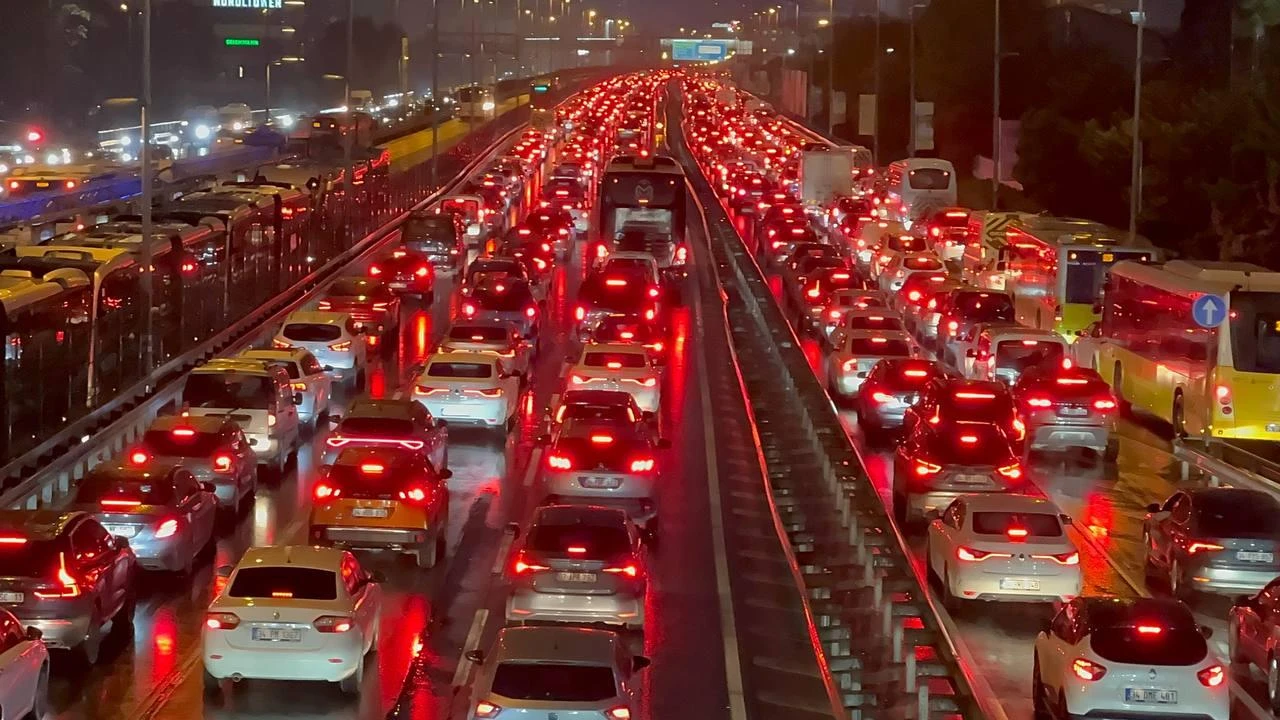 15Cc22Ed Istanbul Trafik Aa 2315767
