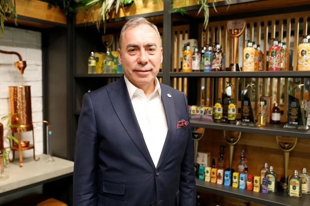 Cumhuriyetin 100 Yili Cumhuriyetin Kurulusuna Sahitlik Eden Eyup Sabri Tuncer Urunlerini 74 Ulkeye Ihrac Ediyor